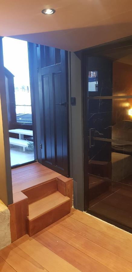 Euphrate Houseboat Hotel Amsterdam Bagian luar foto