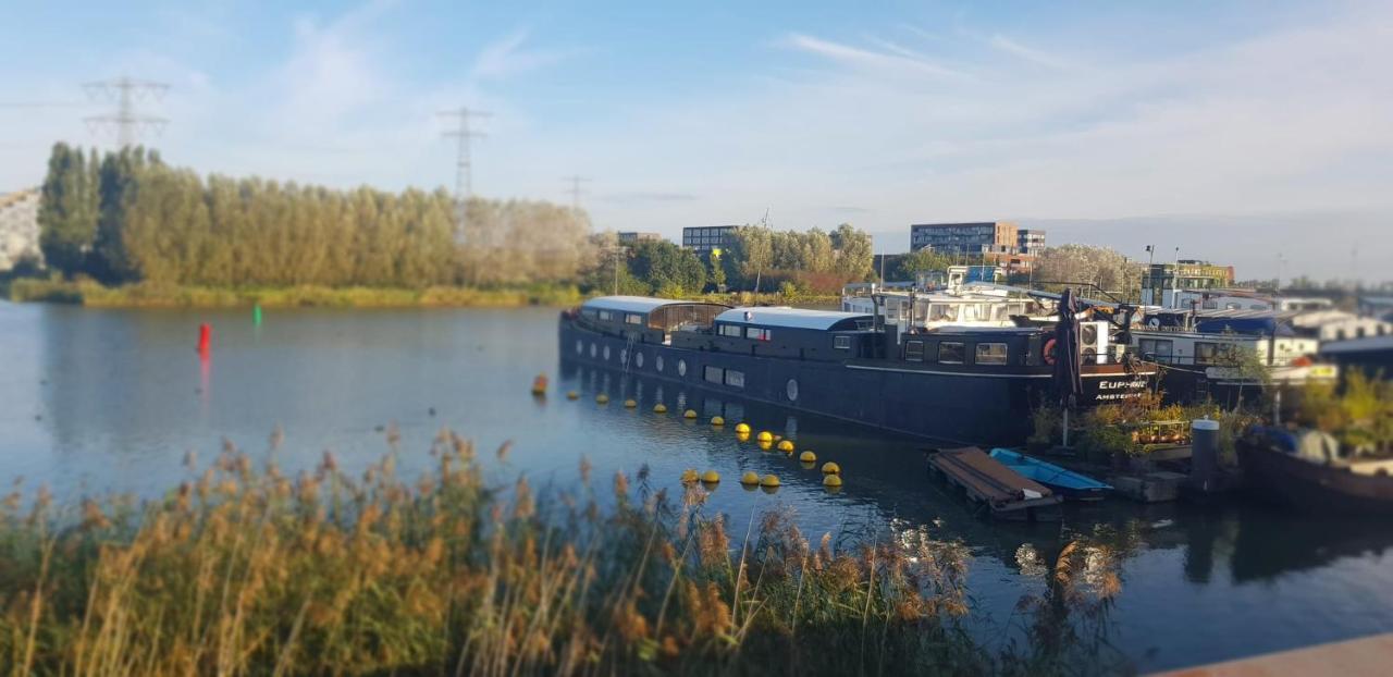 Euphrate Houseboat Hotel Amsterdam Bagian luar foto