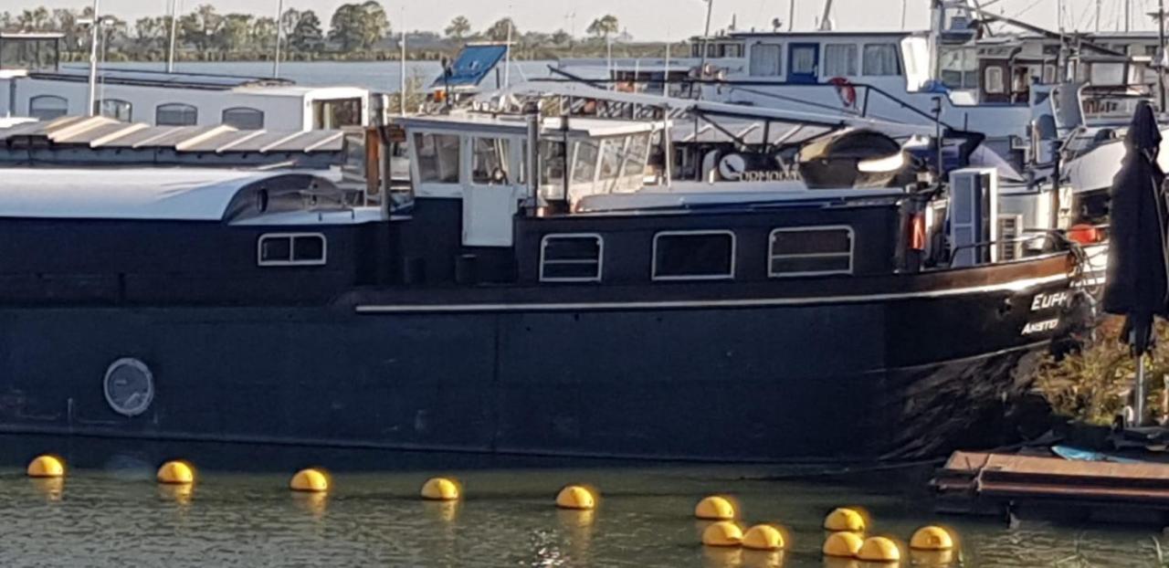 Euphrate Houseboat Hotel Amsterdam Bagian luar foto