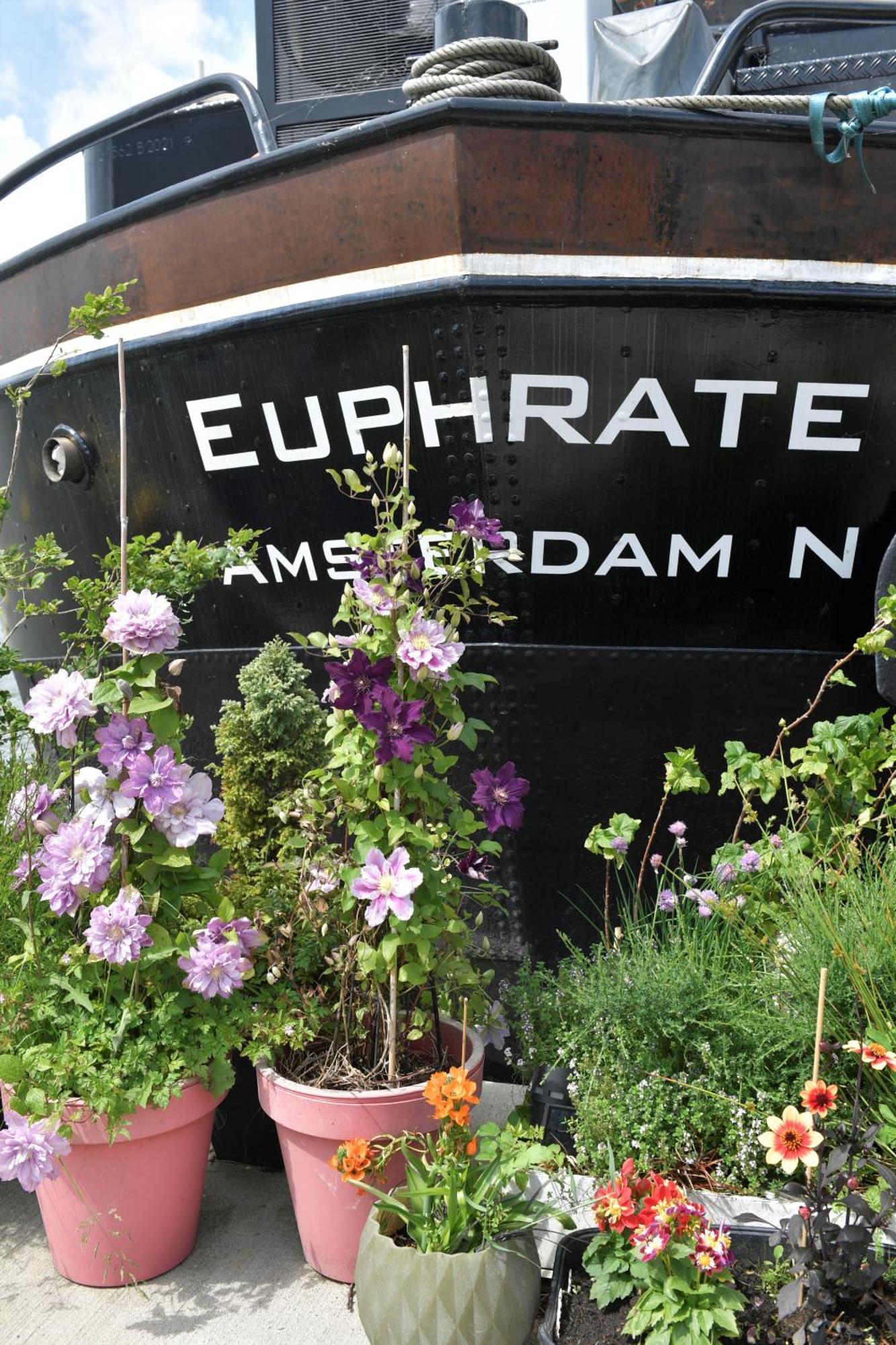 Euphrate Houseboat Hotel Amsterdam Bagian luar foto