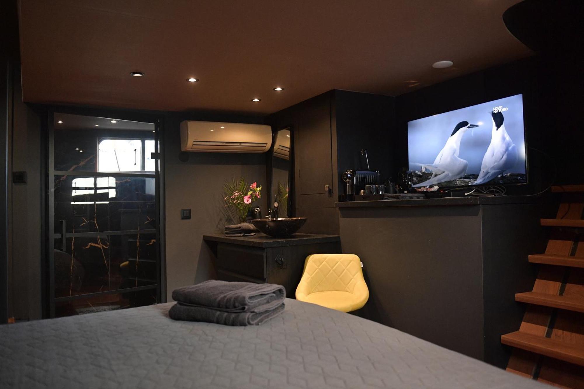 Euphrate Houseboat Hotel Amsterdam Bagian luar foto