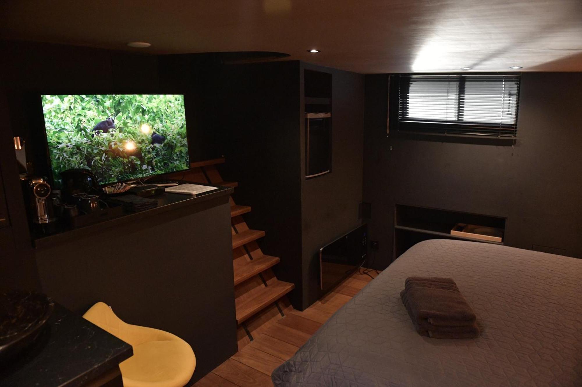 Euphrate Houseboat Hotel Amsterdam Bagian luar foto