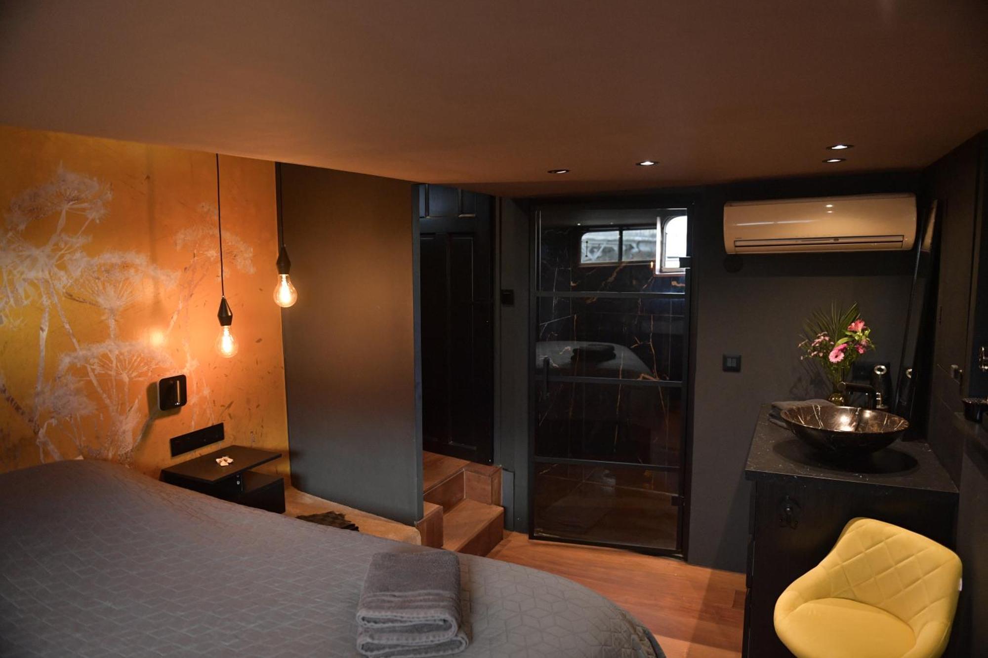 Euphrate Houseboat Hotel Amsterdam Bagian luar foto